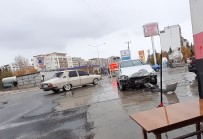 BENZİN İSTASYONU - Kahta'da Zincirleme Trafik Kazası Açıklaması 1 Yaralı