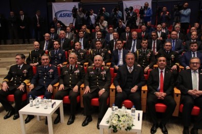 Milli Savunma Bakanı Akar Açıklaması 'Türkiye Terörle Mücadelede Yalnız Bırakıldı'
