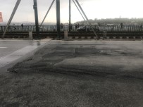 GALATA KÖPRÜSÜ - (Özel) Galata Köprüsü'ndeki Çukurlar Sürücülere Zor Anlar Yaşattı