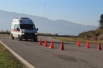 İL SAĞLıK MÜDÜRLÜĞÜ - Piste Çıkan Ambulanslar, Yarış Arabalarına Taş Çıkarttı