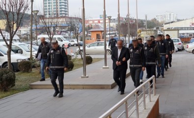 Sahte Evraklarla İnsan Kaçakçılığı Yapan Çete, Polisin 6 Aylık Takibi Sonrası Çökertildi