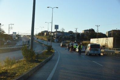 Sinop'ta Otomobil Refüje Çarptı Açıklaması 1 Yaralı