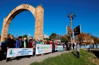 EDREMIT BELEDIYESI - Edremit Çayı'nı Birlikte Temizlediler