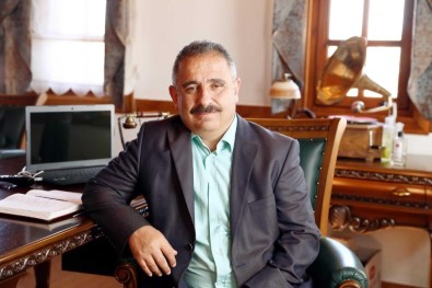 Gazeteci-Yazar Sinan Burhan'dan, 'Erdoğan Ak'lı Ve Siyasi Notlar' Kitabı
