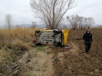 MERVE SARı - Hafif Ticari Araç Devrildi Açıklaması 7 Yaralı