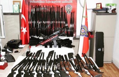 Konya'da Bir Araçta 78 Adet Tüfek Ele Geçirildi