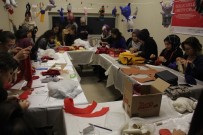 EL EMEĞİ GÖZ NURU - Mülteci Çocuklar İçin Gönüllü Oyuncak Üretiyorlar