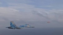 KIEV - Ukrayna'nın Fırlattığı Seyir Füzesi İle SU-27 Savaş Uçakları Yan Yana Uçtu