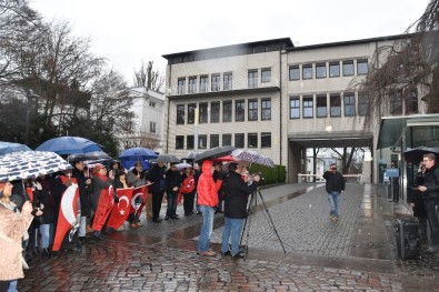 Alman Kanalının Skandal Atatürk Yayını Hamburg'da Protesto Edildi