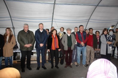 Büyükelçilerden Evlat Nöbetindeki Ailelere Ziyaret