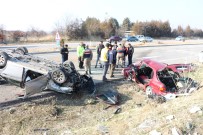 KENDIRLI - Otomobiller Kafa Kafaya Çarpıştı Açıklaması 1'İ Ağır 3 Yaralı