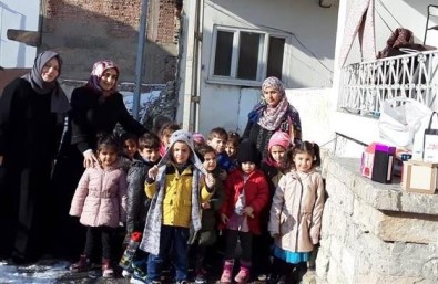 Afganlı Aileye Minik Yüreklerden Yardım Eli