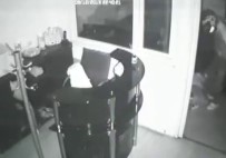 YıLDıZTEPE - Bağcılar'da İş Hanından Hırsızlık Kamerada