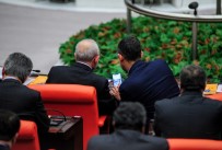 FUAT OKTAY - CHP Grup Başkanvekili Özel'in, Kılıçdaroğlu'na Gösterdiği Fotoğraflar Merak Uyandırdı