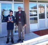 OKUL MÜDÜRÜ - Hisarcık'ta Ortaokul Öğrencisi Bulduğu Parayı Okul Müdürüne Teslim Etti