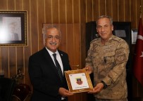 DOĞU ANADOLU - Jandarma Komutanlarından Rektör Çomaklı'ya İade-İ Ziyaret