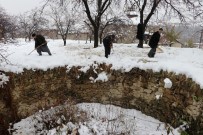 YAĞAN - Kışın Yağan Karı Saklayıp Yazın Satıyorlardı