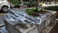 MEZAR TAŞLARı - Manisa'da Mezar Taşı Ve Çeşmeleri Parçaladılar