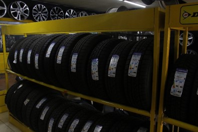 Oto Lastikçiler Nefes Almıyor, İğne Atsan Yere Düşmez