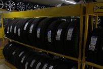 KIŞ LASTİĞİ - Oto Lastikçiler Nefes Almıyor, İğne Atsan Yere Düşmez