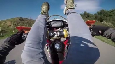 (Özel) Sarıyer'de Motosiklete Sırtüstü Uzanıp Tek Tekerlek Üzerinde Gitti