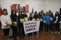 TELEFON GÖRÜŞMESİ - Seçer, Nehir'in İsteğini Kurmadı, Öğrenciler Voleybol Topuna Kavuştu