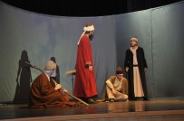 MUSTAFA ŞAHİN - SÜ'de 'Kendi' Adlı Tiyatro Gösterisi Sahnelenmeye Başladı