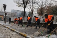 ZÜBEYDE HANıM - Van'da Karla Mücadele Çalışması