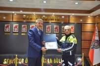 Yaralı Kızı Üşümekten Koruyan Polis, Ayın Polisi Seçildi