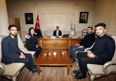 YYÜ Öğrenci Konseyi Ulaşım Sıkıntılarını Vali Bilmez'e Aktardı