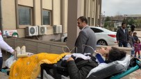İKİZ BEBEKLER - Adıyaman'da Otomobil Takla Attı Açıklaması 4 Yaralı
