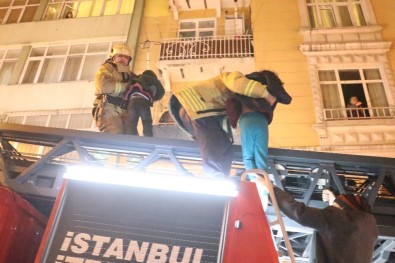 Beyoğlu'nda Yangın Çıkan Binada Can Pazarı Açıklaması 11 Kişi Kurtarıldı