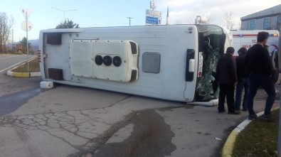 İşçi Servisi İle Hafif Ticari Araç Çarpıştı Açıklaması 6 Yaralı