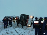 PAZARÖREN - Kayseri'de Otobüs Devrildi, Yaralılar Var