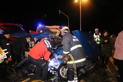 Otomobil İle Ticari Araç Çarpıştı Açıklaması 9 Yaralı