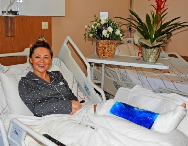 Şarkıcı Pınar Aylin Hastaneden Taburcu Oldu Açıklaması 'Kafa Üstü Taşın Üzerine Uçtum'