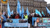 Hollanda'da Doğu Türkistan Protestosu