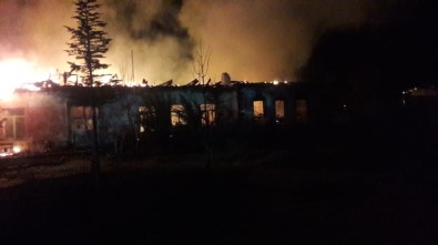 Isparta'da Okulda Çıkan Yangın