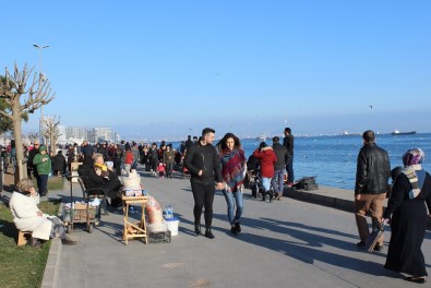 İstanbullular Parklara Ve Sahil Kenarlarına Akın Etti