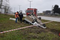 Otomobil Takla Atarak Kanala Yuvarlandı Açıklaması 1 Yaralı