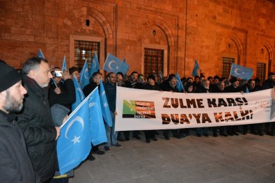 Ulu Cami'de Doğu Türkistan İçin Dua Edildi