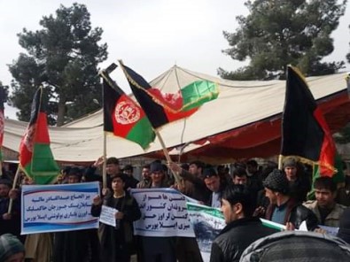 Afganistan'da Türkmenler Sokaklara Döküldü