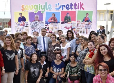 El İzi Pazarı Sevgililer Günü'ne Hazırlanıyor