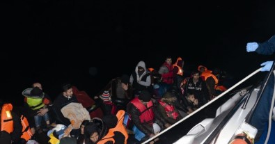Kuşadası Körfezi'nde Can Pazarı Açıklaması 36'Sı Çocuk 69 Kaçak Göçmen Kurtarıldı