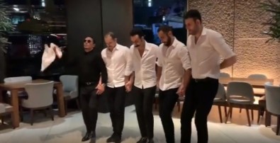 Nusret, New York'taki Lokantasında Halay Çekti