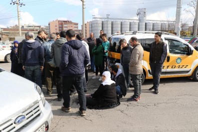 Olayı İzlemeye Daldı, Ayağının Üzerinden Araba Geçti