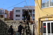 RİZE BELEDİYESİ - Rize'de Çatlamalar Nedeniyle Tahliye Edilen 8 Katlı Binada İnceleme Çalışmaları Başladı