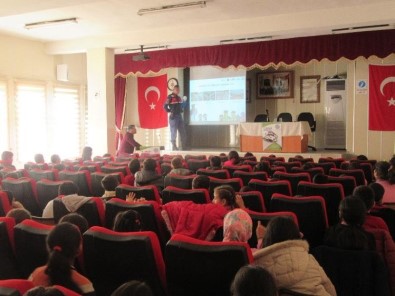 Sandıklı'da Öğrencilere 'İyi Dersler Şoför Amca' Eğitimi Verildi