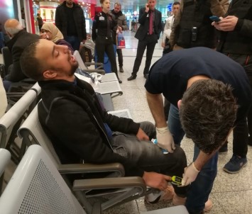 Atatürk Havalimanı'nda Bir Anda Kendinden Geçti