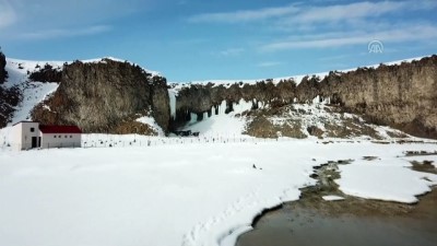 Diyadin Kanyonu'nda 30 Metrelik Buz Sarkıtları